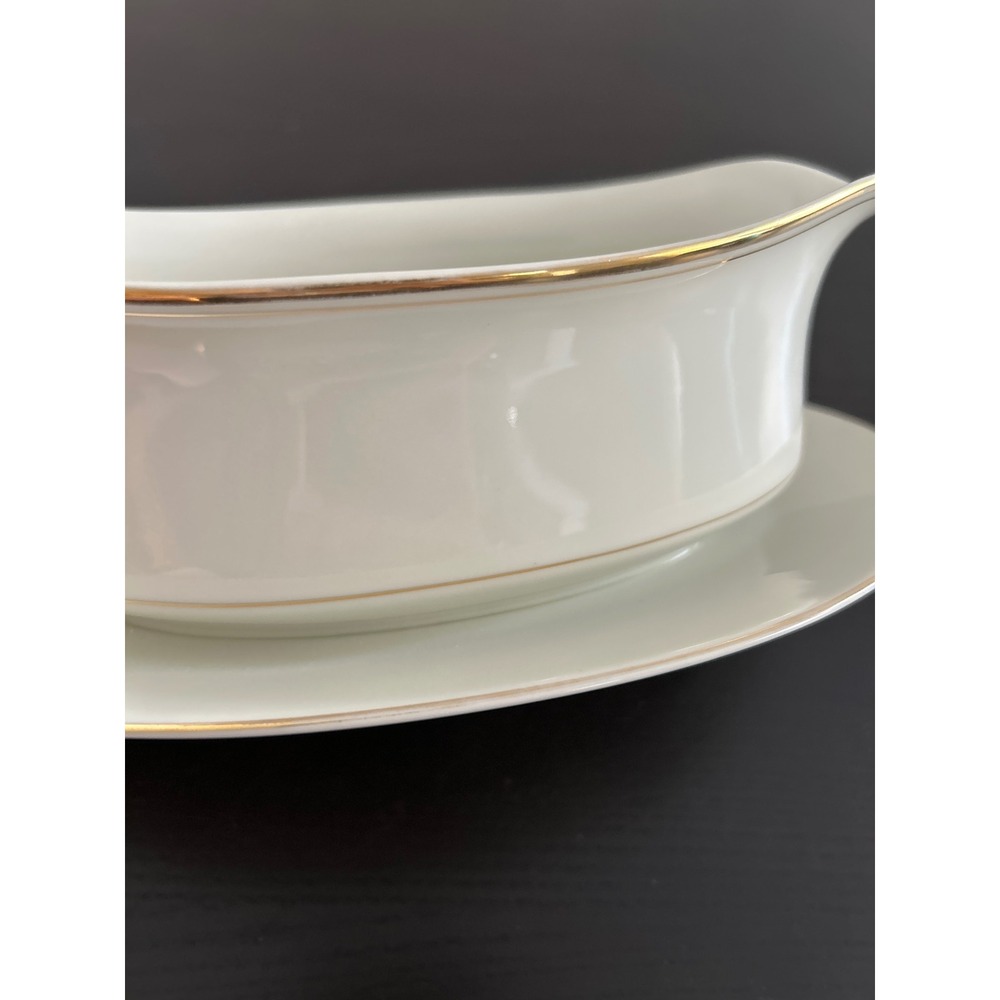 Mikasa Trousdale Ivory China Gravy Boat w/attached Underplate Gold Rim Japan - Picture 6 of 6